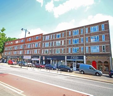 2 Bedroom Flat - Above Shop To Let - Photo 4