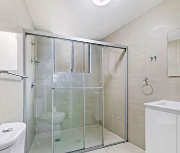 Sun-Filled Modern Two Bedroom Apartment 350 Meters From Train - Photo 5