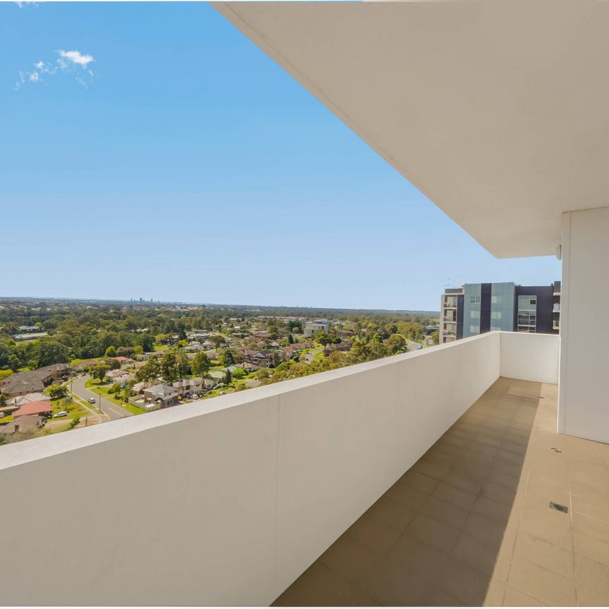 EAST FACING ON THE TOP FLOOR AMAZING VEIWS ... DUCTED AIR CONDITIONING - Photo 1