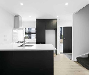 Brand New Home in a Quiet Chartwell Street - Photo 5