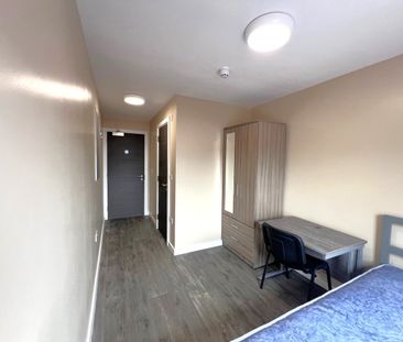 4 Bed Flat, Hepburn Road, BS2 - Photo 4