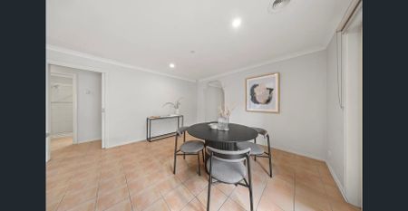 Comfortable Family Living Opposite Parklands - Photo 5