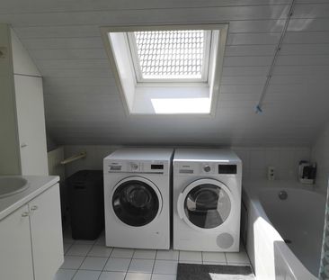 Ruim appartement met 2 slaapkamers, terras & 2 staanplaatsen - Photo 1