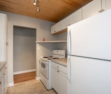 ** ALL INCLUSIVE ** 2 Bedroom Main Unit in Welland!! - Photo 3