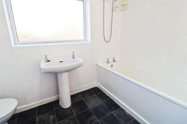 3 bedroom flat to rent - Photo 1
