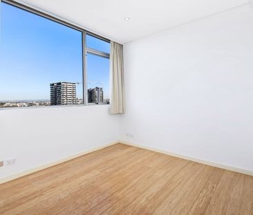 FURNISHED A SPACIOUS 3-BEDROOM APARTMENT IN WATERLOO! - Photo 2