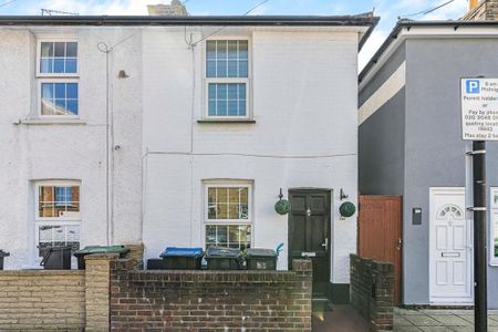 2 bedroom end of terrace house to rent - Photo 2