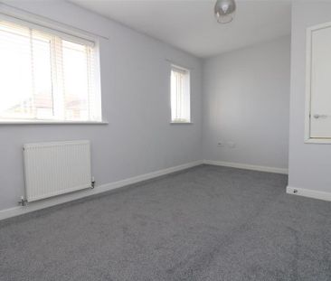 3 bedroom end of terrace house to rent - Photo 4