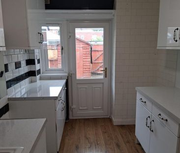 2 bedroom end of terrace house to rent - Photo 3