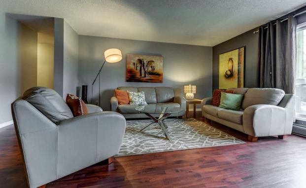 Edmonton Furnished Condo Rental in Downtown - Home Comforts in Glenora Condo - Photo 1