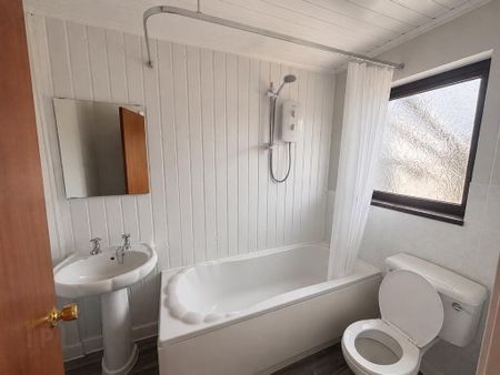 24 Bruce Avenue, Comber, BT23 5BW - Photo 5