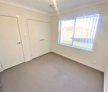 Modern Family Home - Photo 3