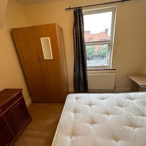 Room in a Shared House, Whymark Avenue, N22 - Photo 2