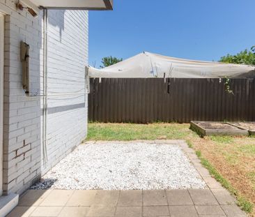 Large North Facing Courtyard. - Photo 6