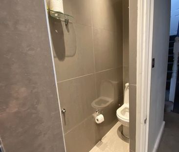 Room in a Shared House, Khama Rd, SW17 - Photo 4