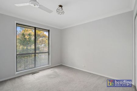 Comfort and Convenience in Strathdale - Photo 3