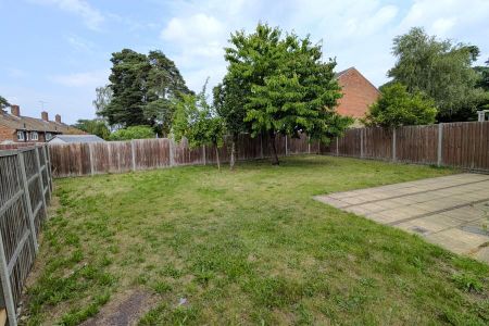3 bedroom semi-detached house to rent - Photo 5