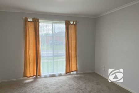 GREAT FAMILY HOME! - Photo 5