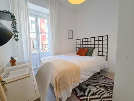Calle del Divino Pastor, Madrid, Community of Madrid 28004 - Photo 2