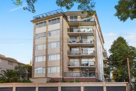 Renovated large one bedroom unit - Photo 3