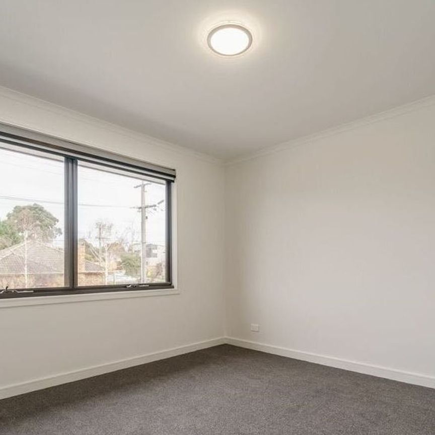 Modern Double-Storey Townhouse in Prime Burwood Location - Photo 1