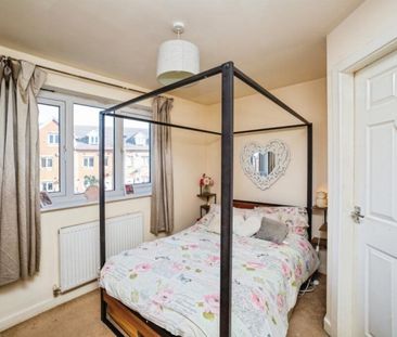 4 bed Town House - To Let - Photo 4