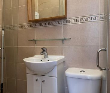 Bedsit, Sandringham Road, E8 - Photo 6