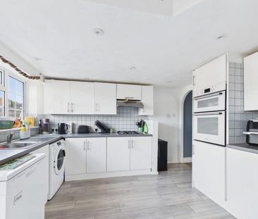 3 bedroom terraced house to rent - Photo 6