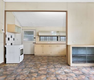 SPACIOUS WELL LOCATED HIGH SET GABLE HOME - 3 BED - STUDY - SUN ROO... - Photo 3