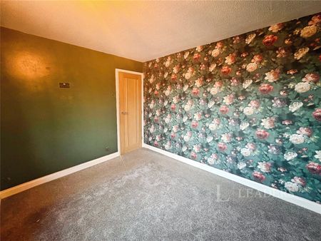 3 bedroom semi detached to rent Redstone Close, Redditch, Worcestershire, B98 - Photo 5