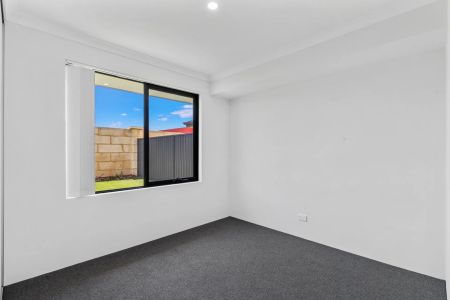 Spacious and Stylish 4-Bedroom Home Close to Shops, Schools and Parks - Photo 3