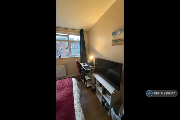 1 bedroom in a flat share to rent - Photo 1