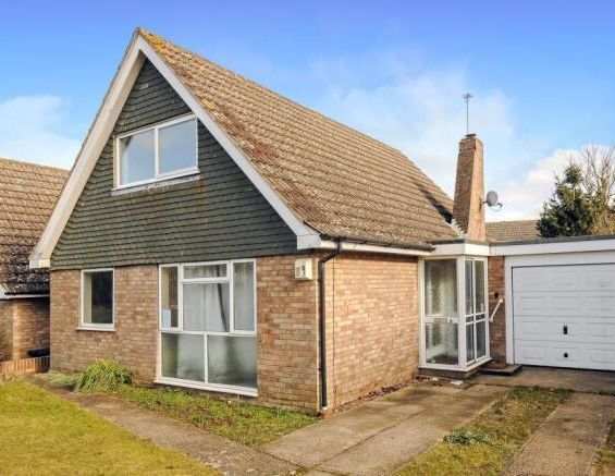 4 bedroom detached bungalow to rent - Photo 1