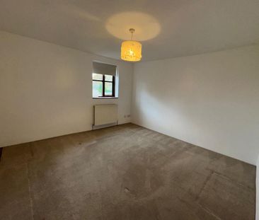 2 bedroom end of terrace house to rent - Photo 4