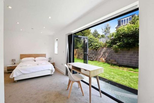 Sabir Court, Crescent Road, Temple Cowley **student Property, OX4 - Photo 1