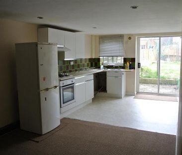 2 bedroom semi-detached house to rent - Photo 5