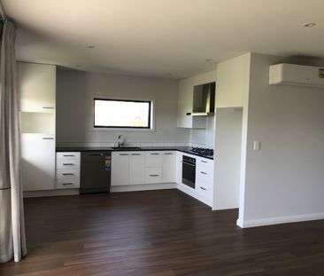 Stunning Ground Floor - Two Bedroom Apartment - Photo 2
