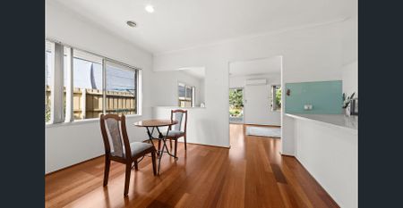 Spacious home with loads of living areas!! - Photo 5