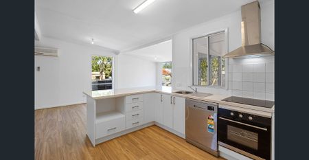 Holiday every day in this charming home - Photo 4