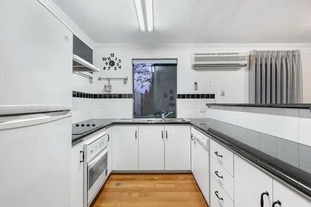 East Perth - Photo 4