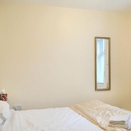 £900 PCM - Photo 4