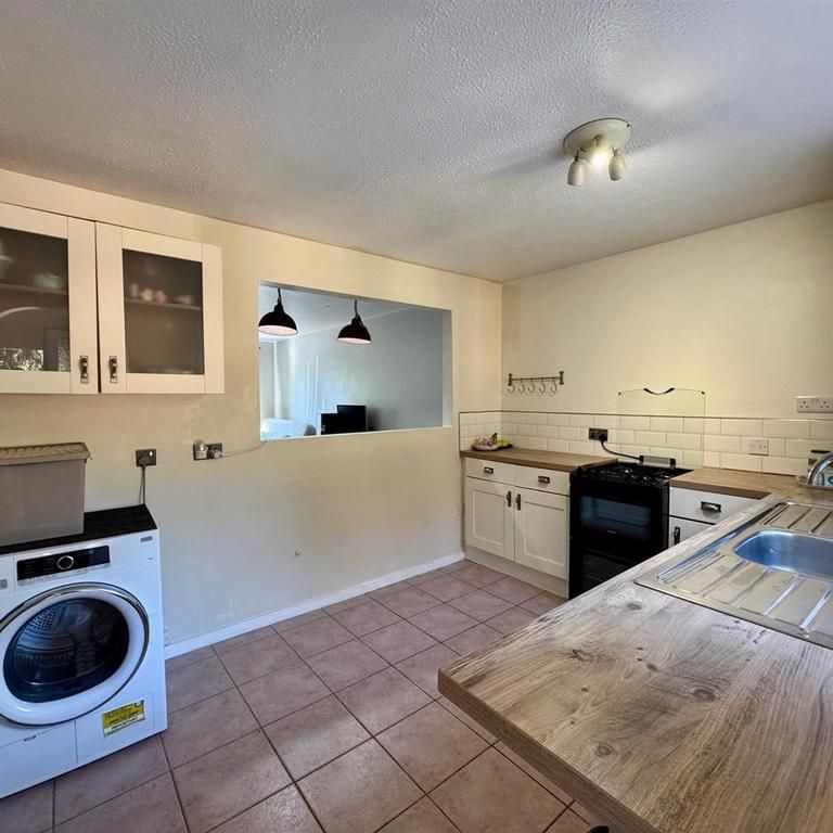3 bedroom terraced house to rent - Photo 1