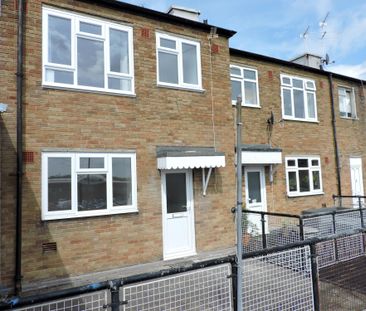 3 bedroom maisonette to rent Westquay House, 20 West Street, Fareha... - Photo 4
