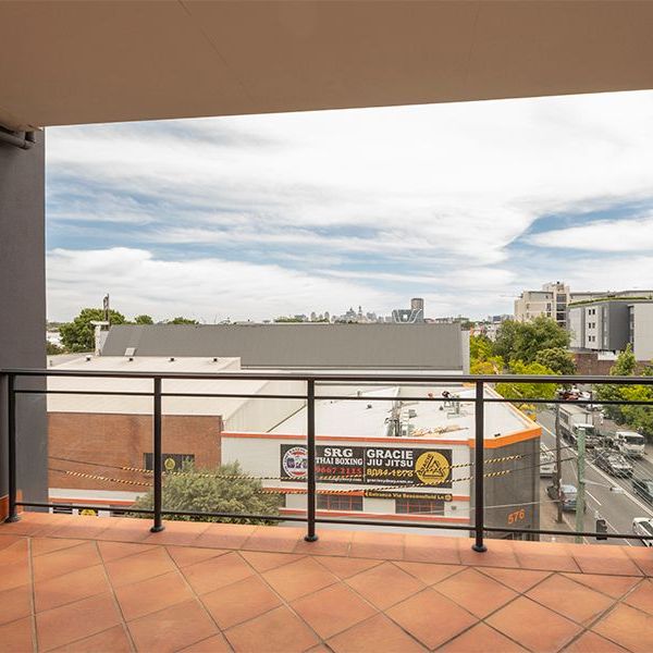 Sophisticated and Stylish Two Bedroom Apartment - Photo 1