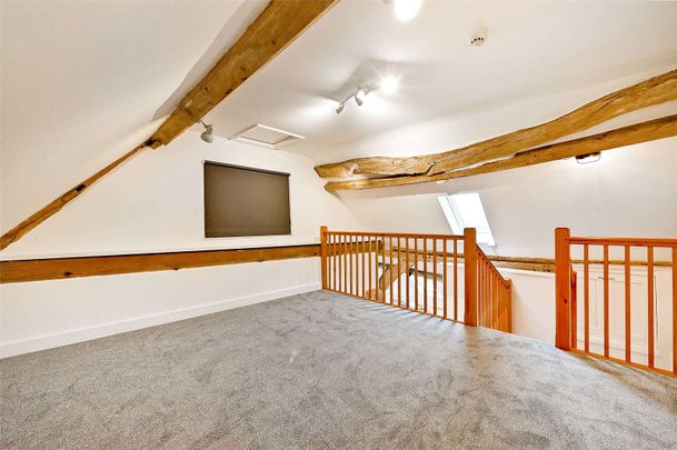 Charming one bedroom property within a barn conversion. - Photo 1