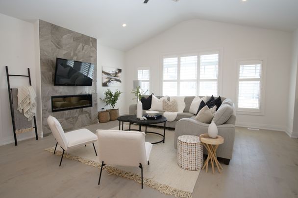 For Lease - 107 Plewes Drive, Collingwood, Ontario - Photo 1