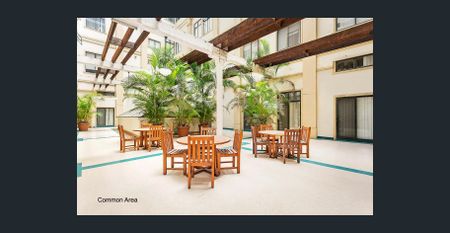 Loft Apartment in Prime University District Location - Photo 3