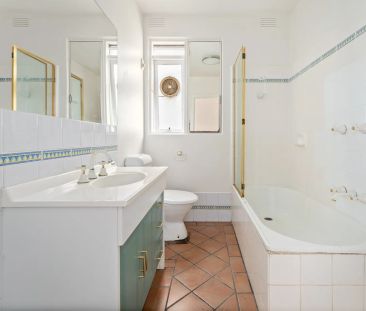 Charming 2-Bedroom Retreat in Elwood - Photo 5