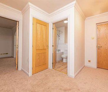 Keephatch House, Montague Close, Keephatch Park, Wokingham, RG40 - Photo 2