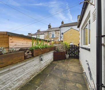 Terraced House to rent on - Photo 3